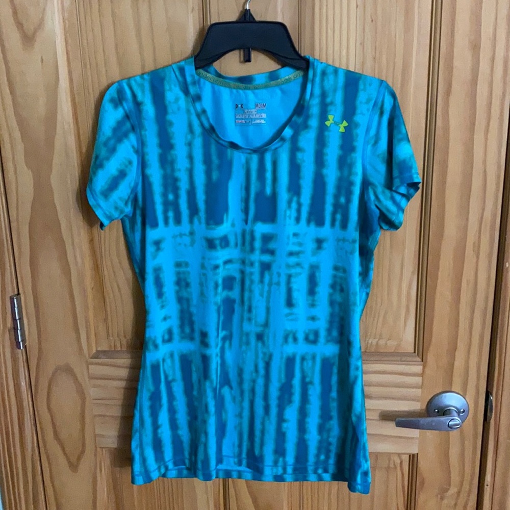 Women’s Under Armour athletic tee shirt